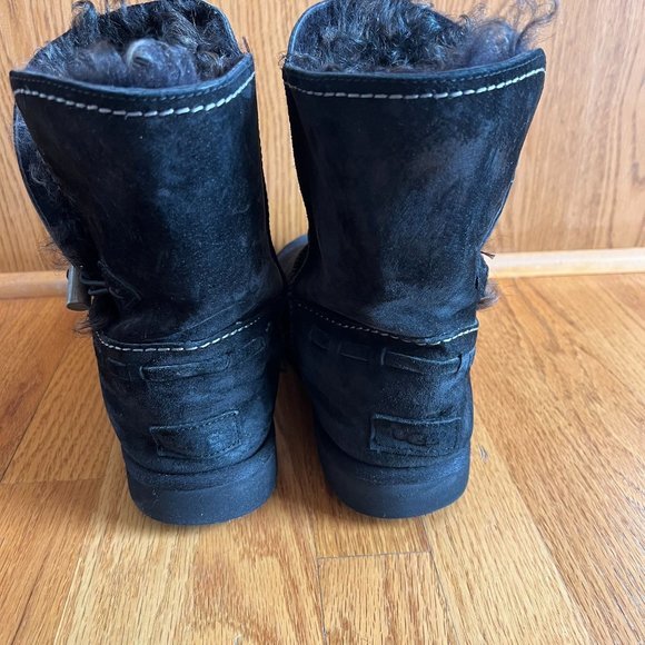 UGG Meadow‎ Short Boots Women's Black 11 Round Toe Sheepskin Lining - Picture 10 of 12